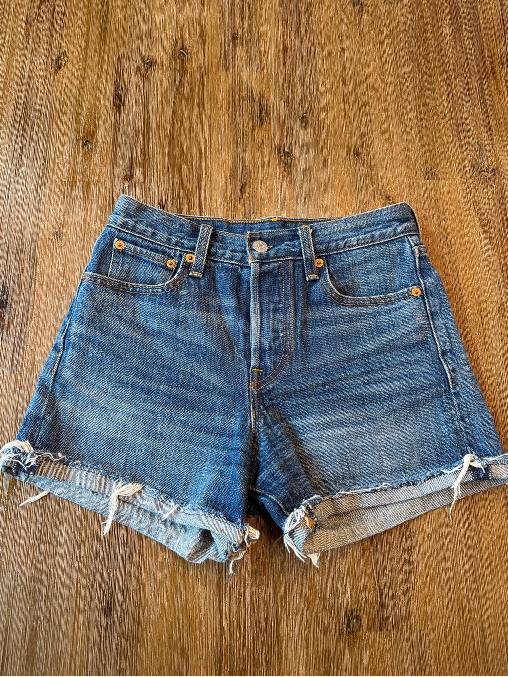 Levi's Ladies White Oak Cone Denim Jean Shorts with Button Fly size 26 women’s